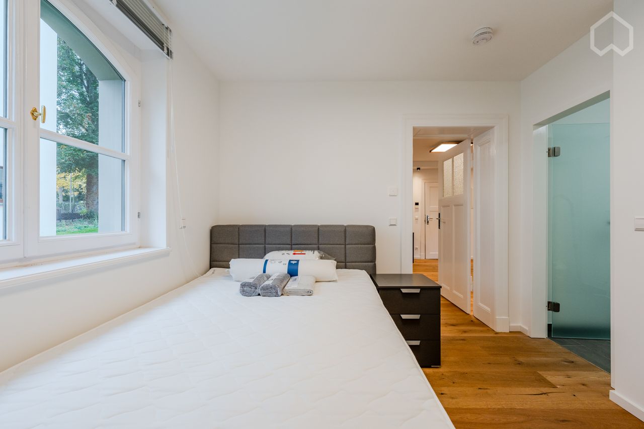 Fantastic apartment in renovated art nouveau villa with park view - first occupancy