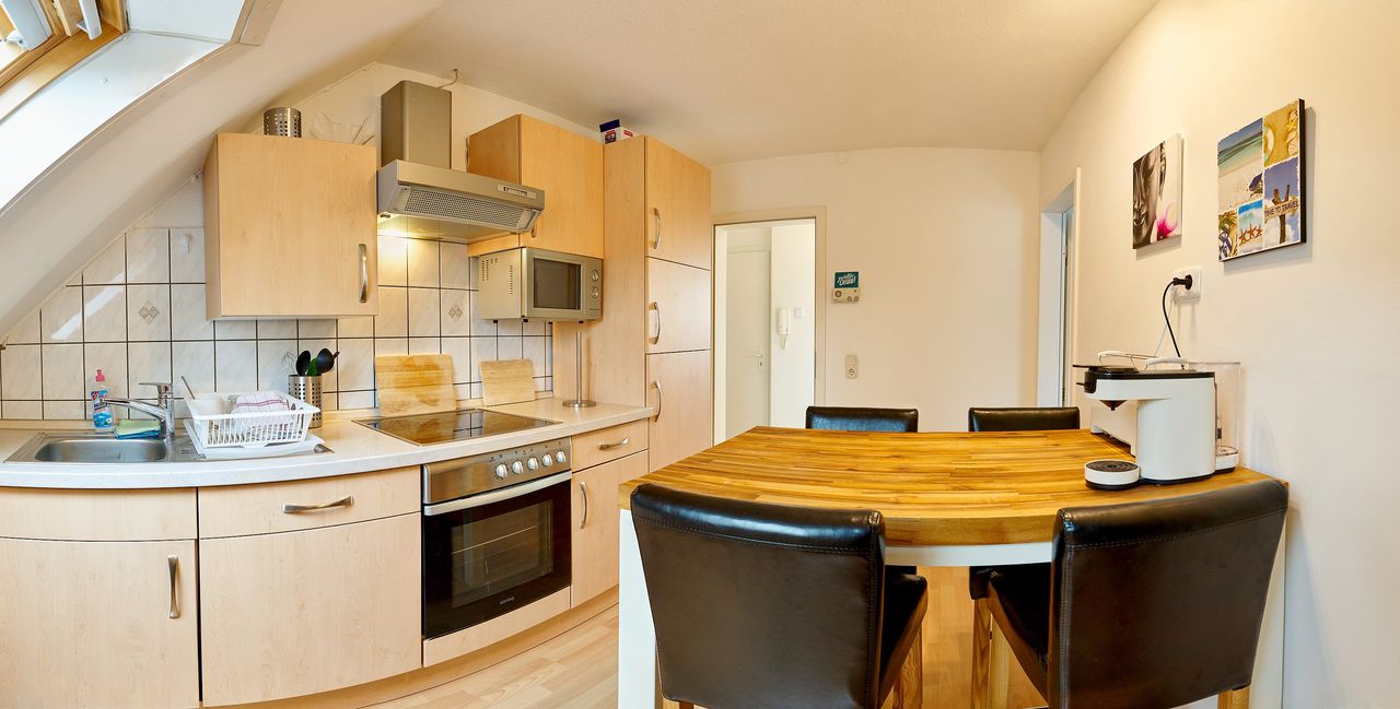 Beautiful top floor apartment in a very good residential area near Phönixsee