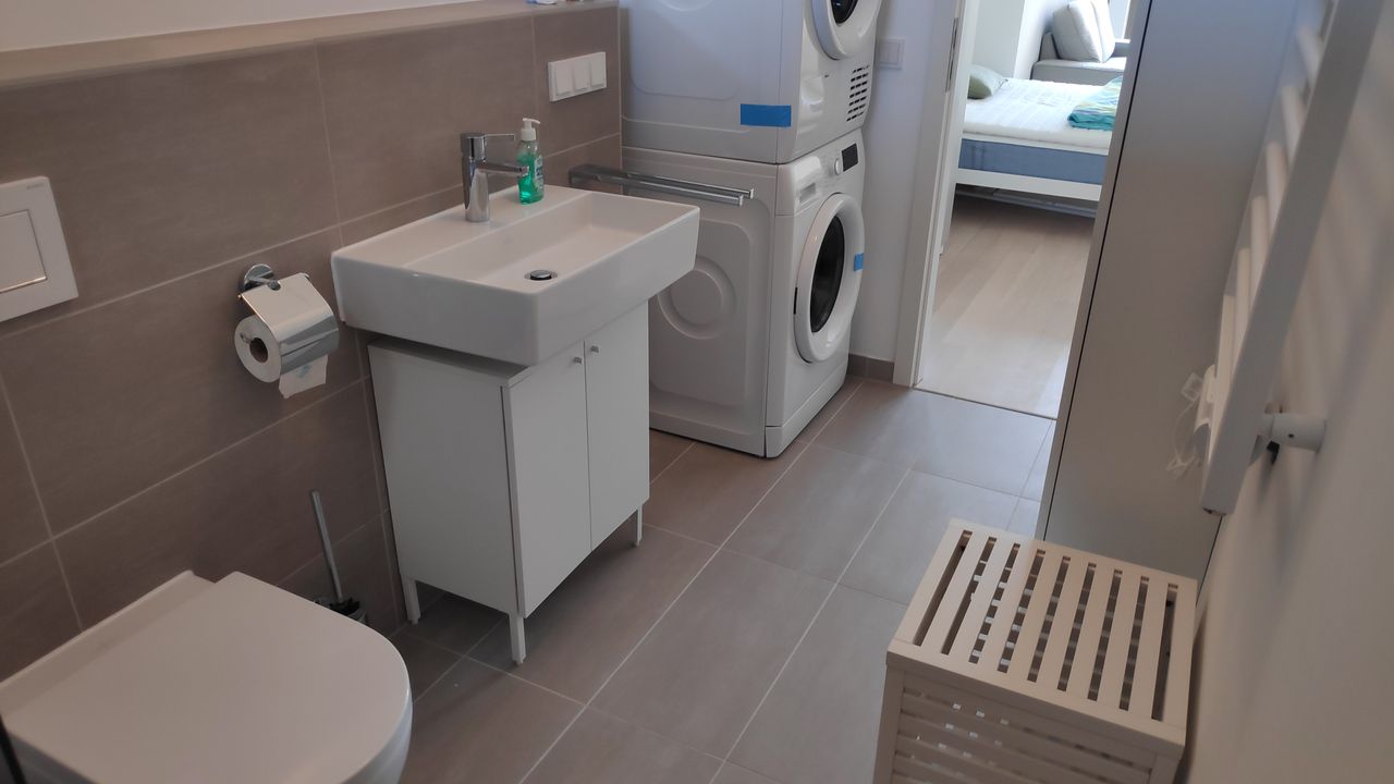 new 1-room apartment with bathroom and kitchen, new building, furnished, Wifi