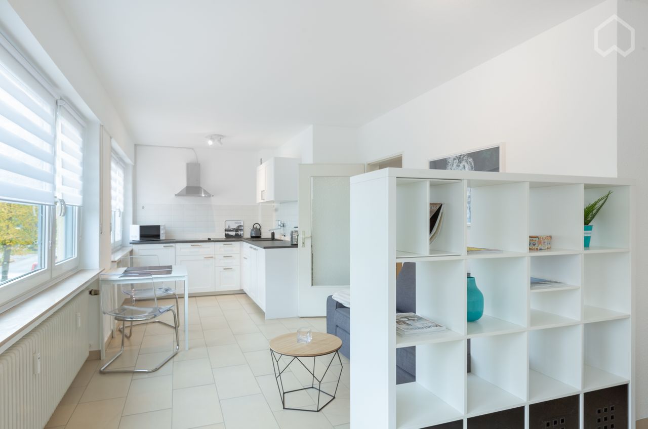 Bright, modern Apartment in the city centre of Leverkusen (close to main station, car park optional)