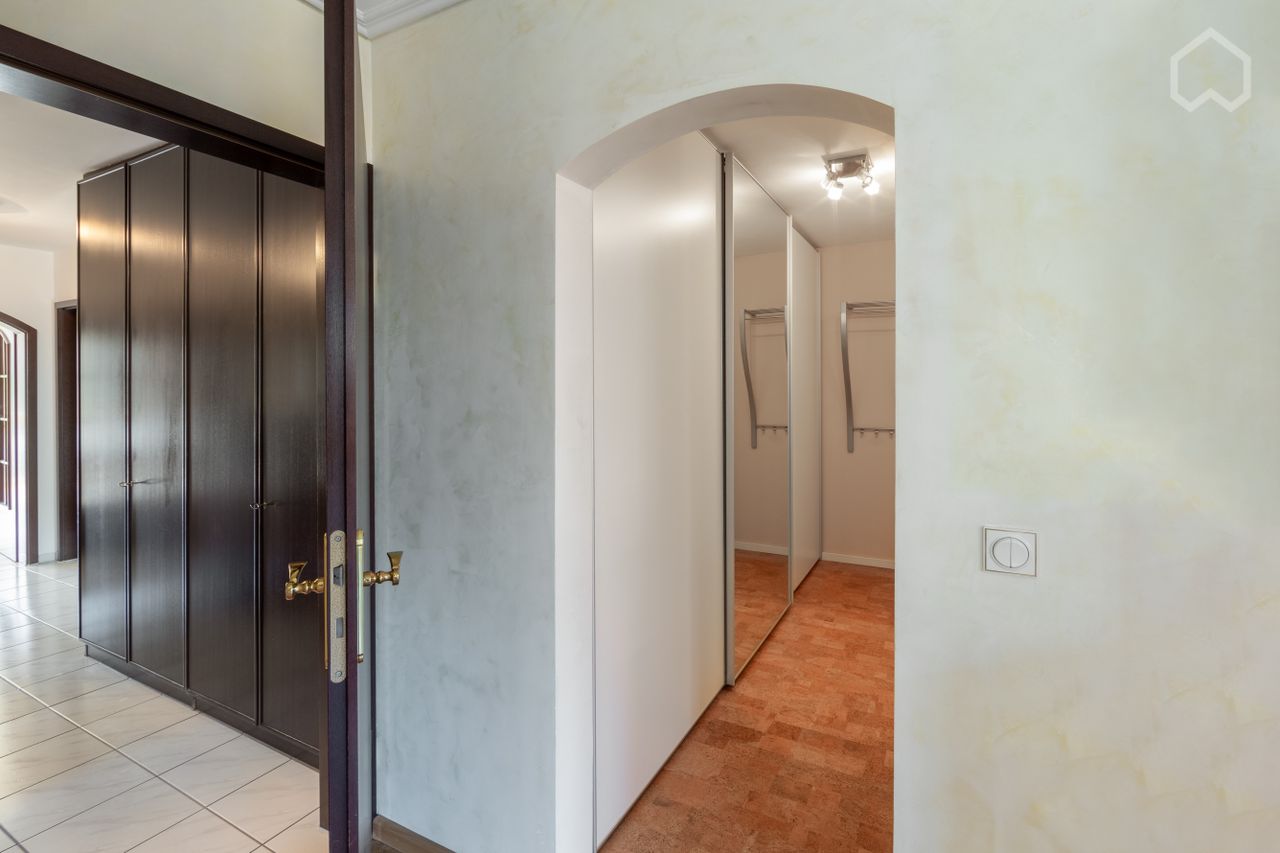 Quiet, bright 4-room apartment in Munich-Trudering