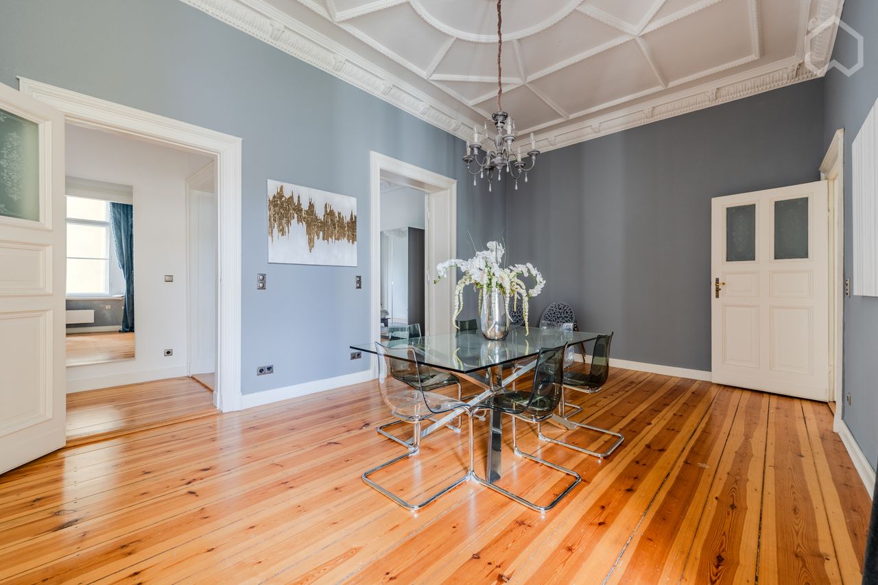 Spacious Elegant Flat in vibrant City West!