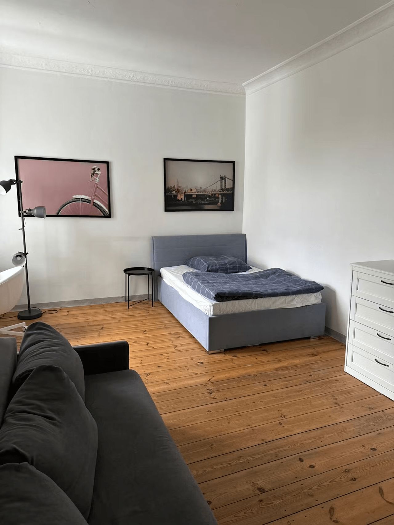 Stylist 4 bedroom Apartment in Berlin Friedrichshain