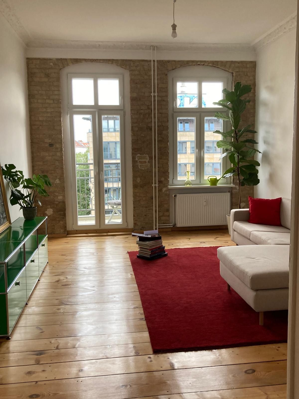 Beautiful, big (old) flat directly in Prenzlauer Berg