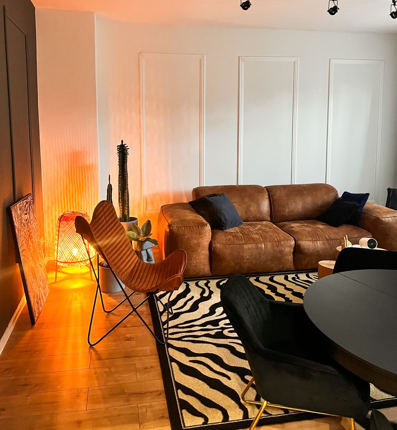 Stylish & Spacious Apartment with Home Cinema, Balcony & Private Parking – Quiet Central Location in Mitte/Wedding