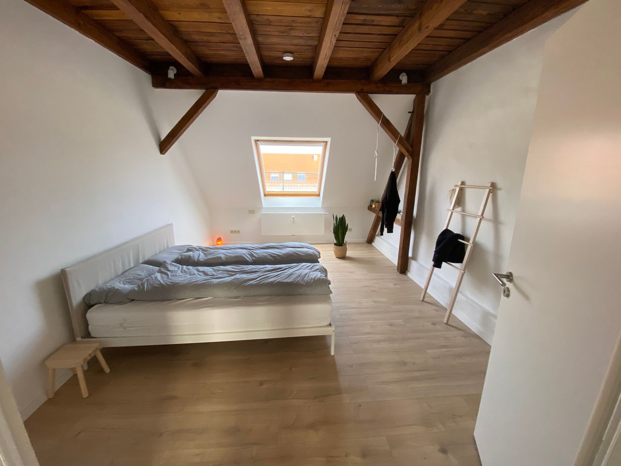 Very bright, loft-like 3-room attic apartment in Möckern