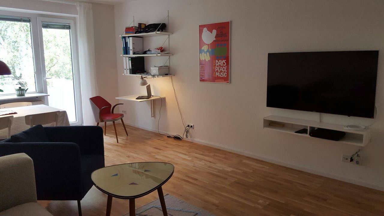 Beautiful 2 rooms flat with balcony next to Tiergarten park in Moabit