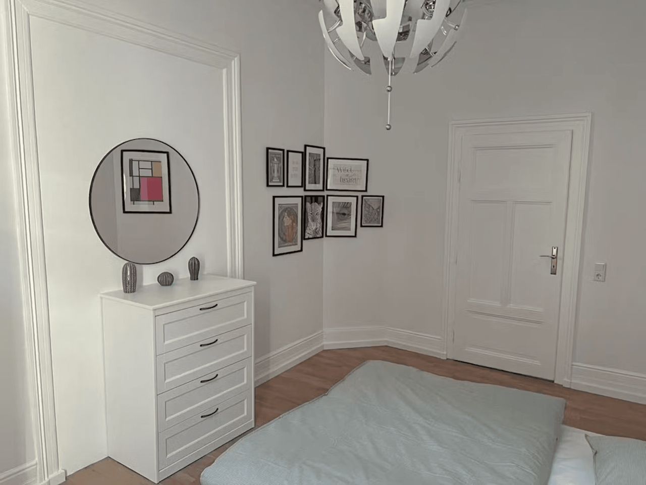 Spacious 6 bedrrom apartment in Münchener