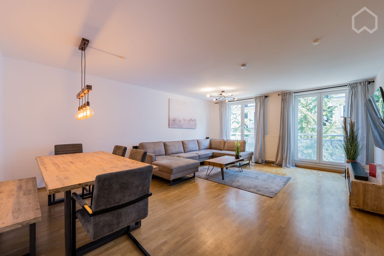 Newly renovated apartment with high quality furniture & winter garden close to Mauerpark in Prenzlauer Berg
