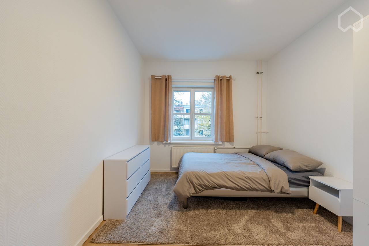 ✨ Sunny 2-Room Oasis in Berlin with South-Facing Balcony & Great Connections! ✨