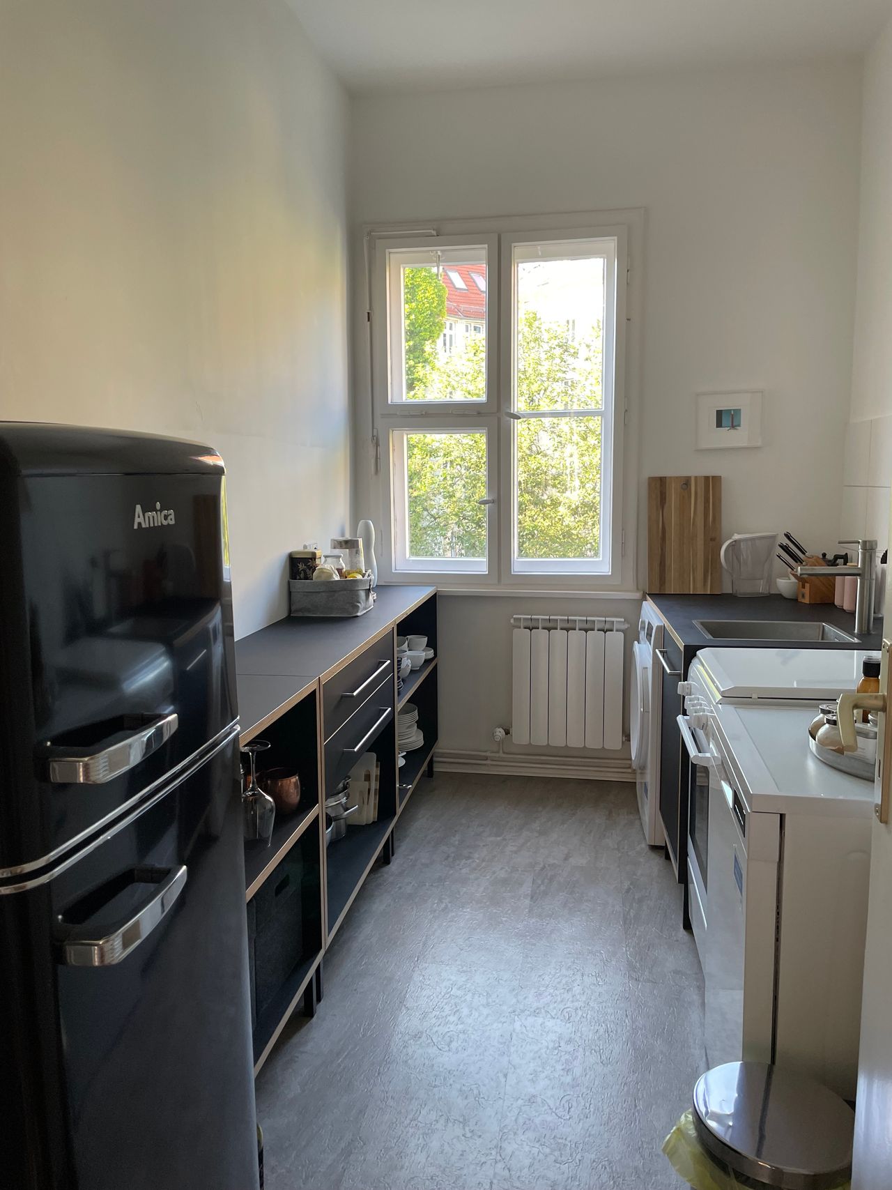 Centrally Located and Stylishly Furnished Apartment at Rosa-Luxemburg-Platz, Berlin