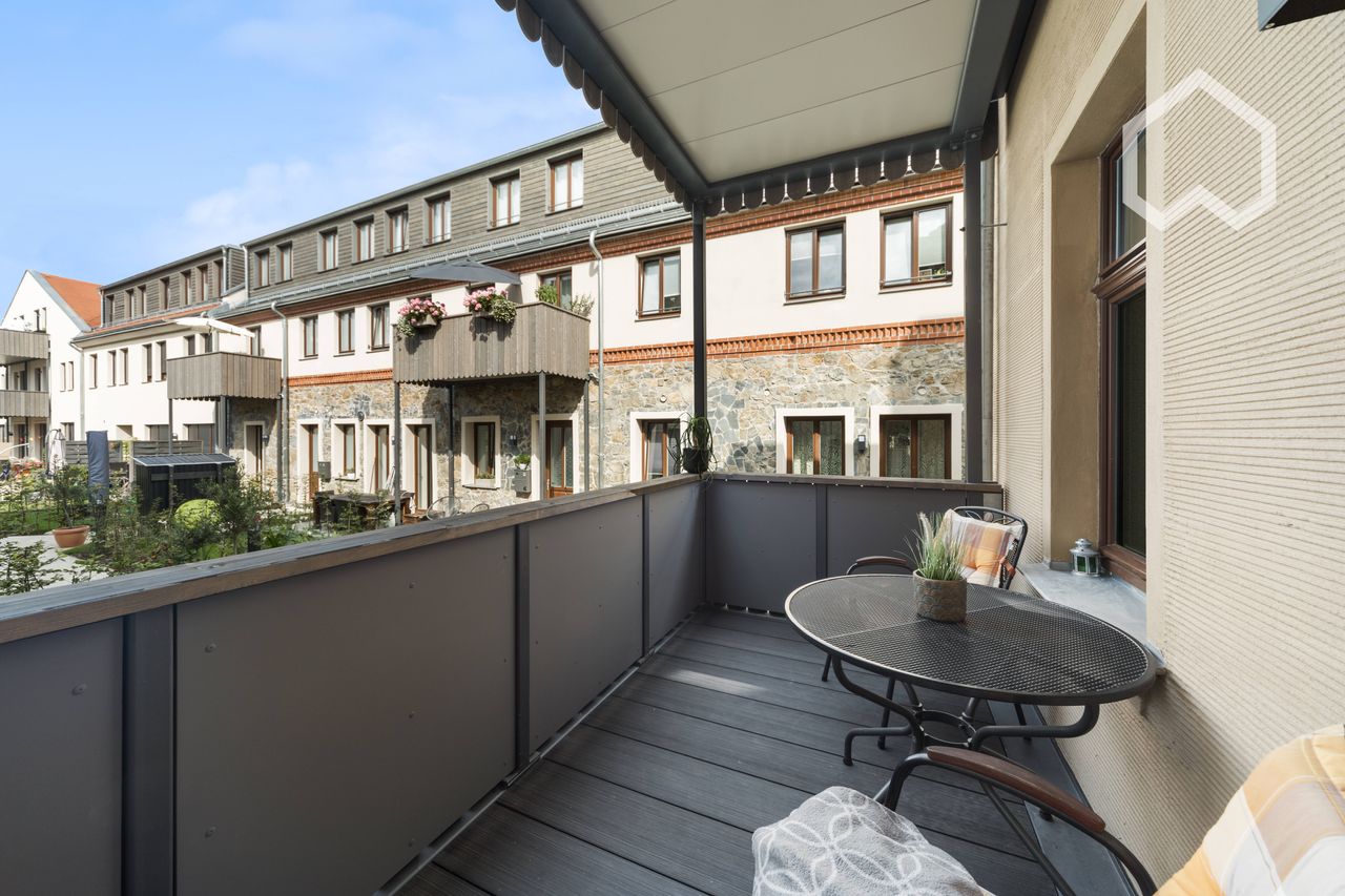 Designer apartment in a historic courtyard for professionals and interim tenants: Floor heating | Balcony | Parking space | All-inclusive