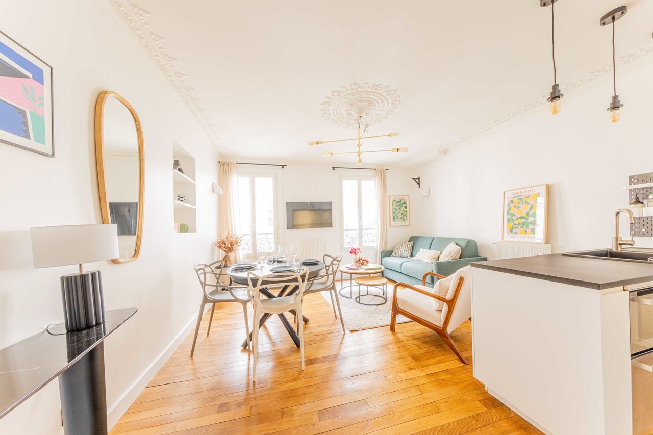 Stylish and Convenient 45m² Studio in the Heart of the 18th Arrondissement with Easy Access to Parisian Attractions