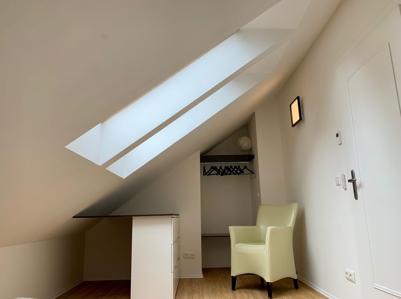 Light-flooded attic apartment in the greenery with privat parkingspot