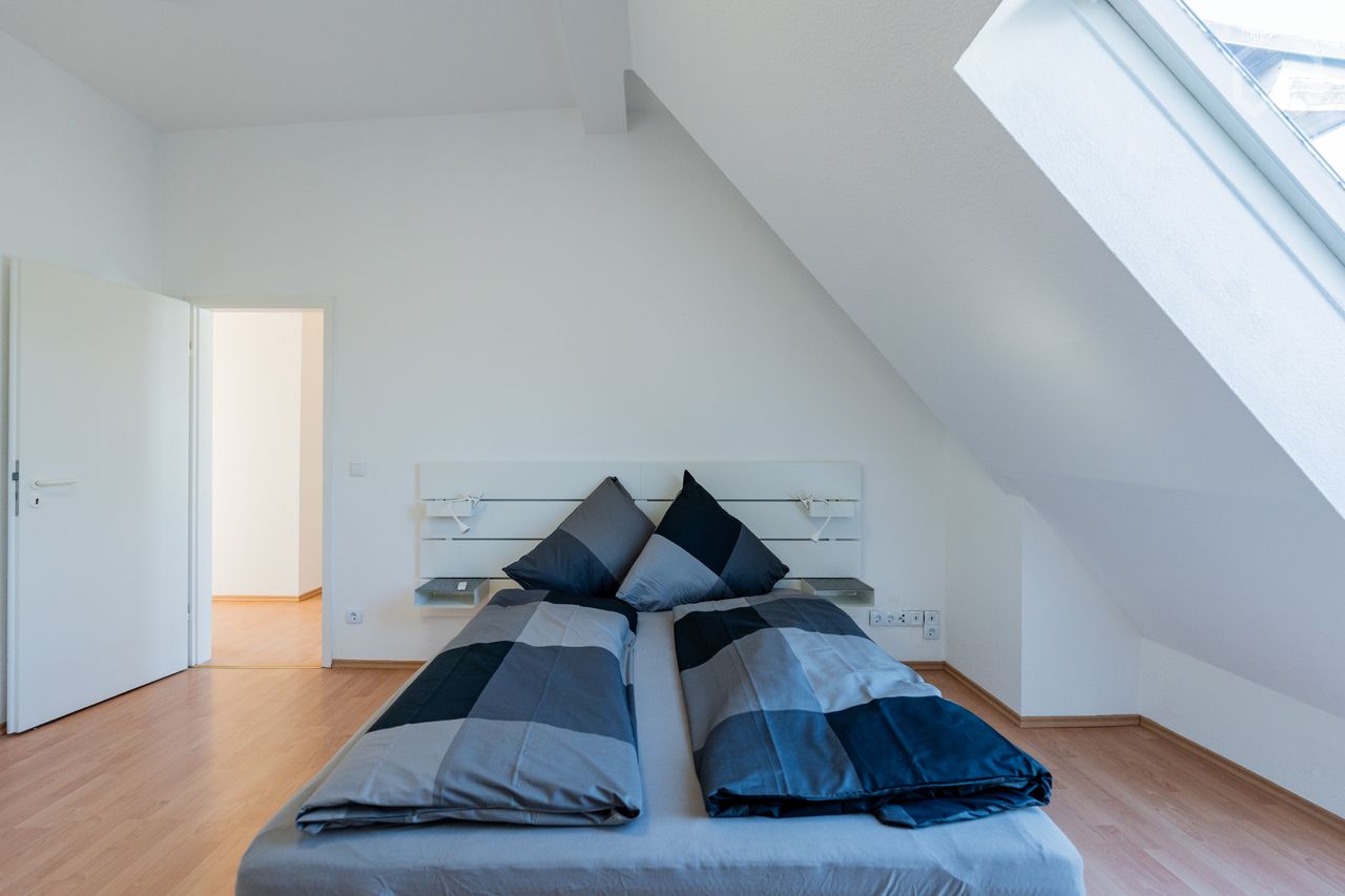Attic apartment with large balcony in Weichselkiez