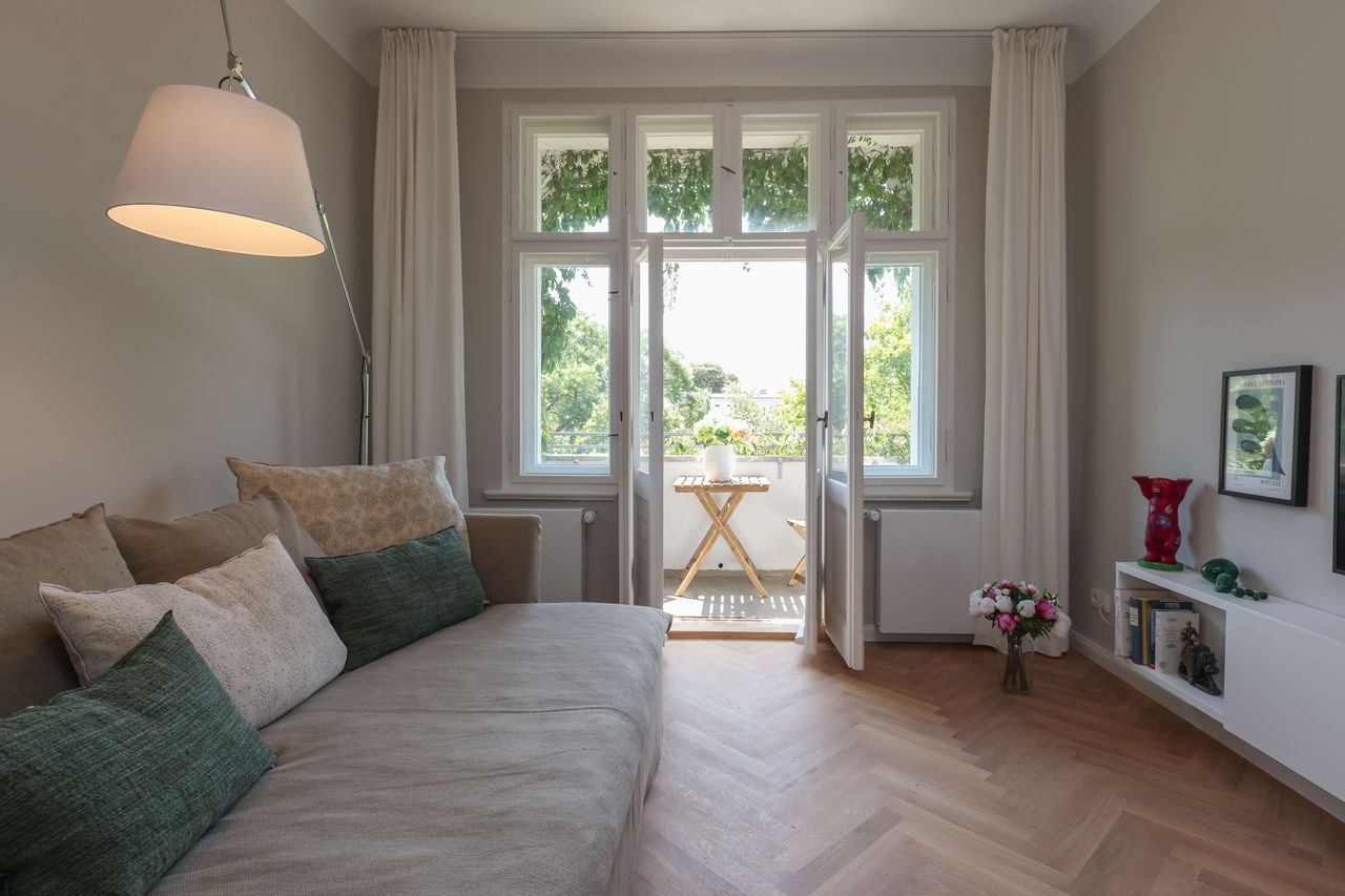 Wonderful, beautifully furnished  2room flat with south facing balcony in best location of Kreuzberg