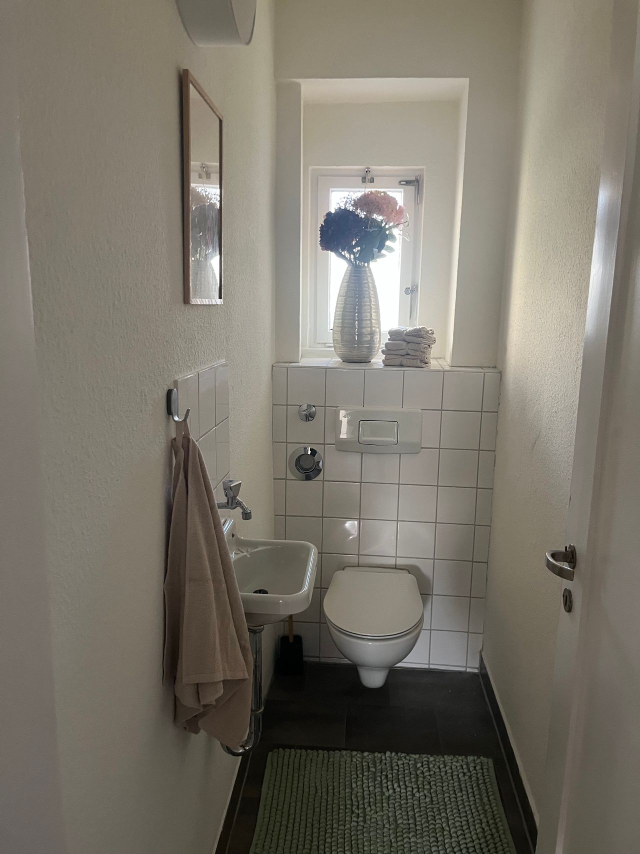 Fully Furnished 3-room apartment with balcony and garden and parking space and garage