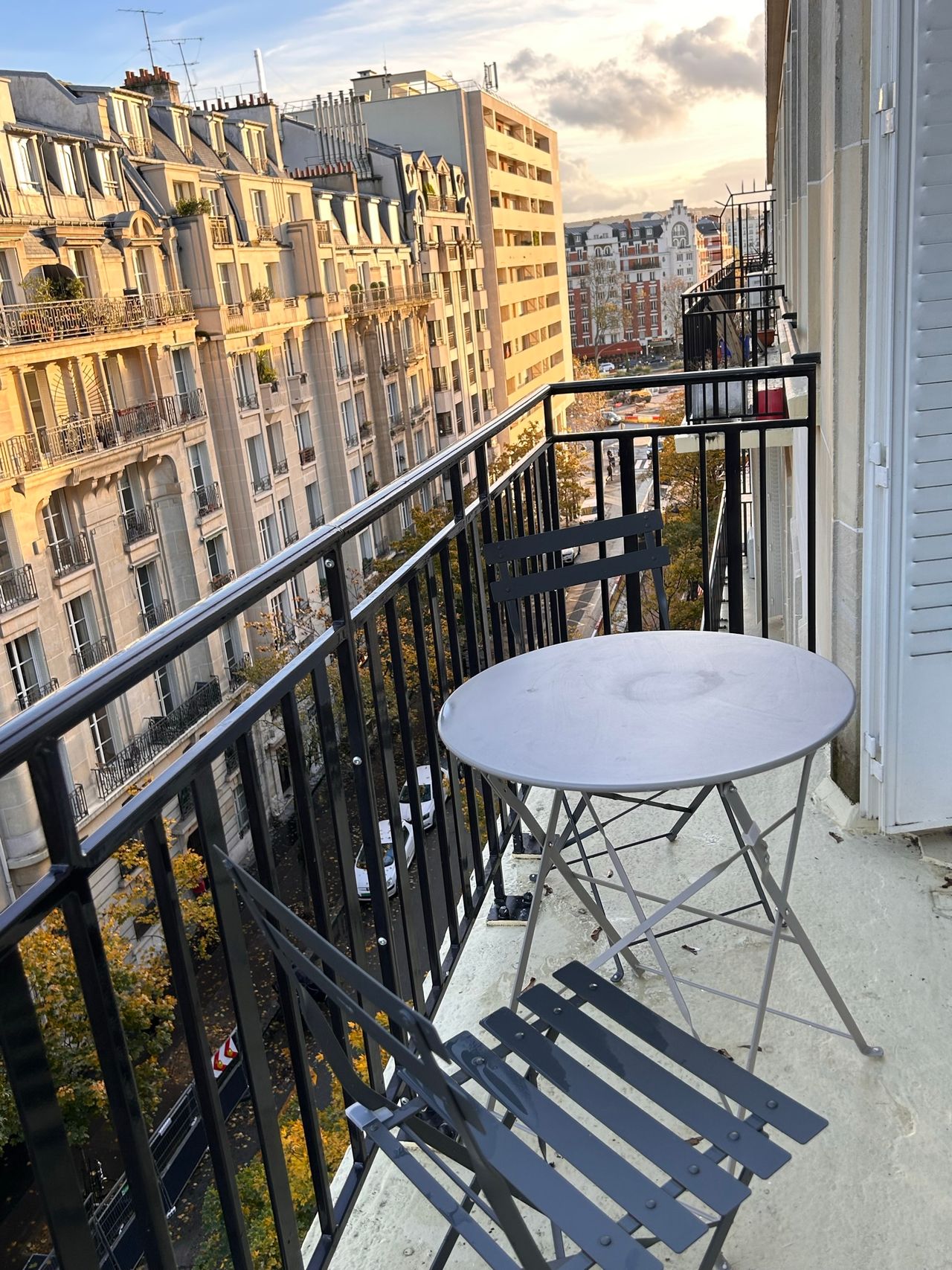 Cozy 2BR apt in Paris-16th near shops restaurants & transport, newly renovated.  Sleeps up to 5.