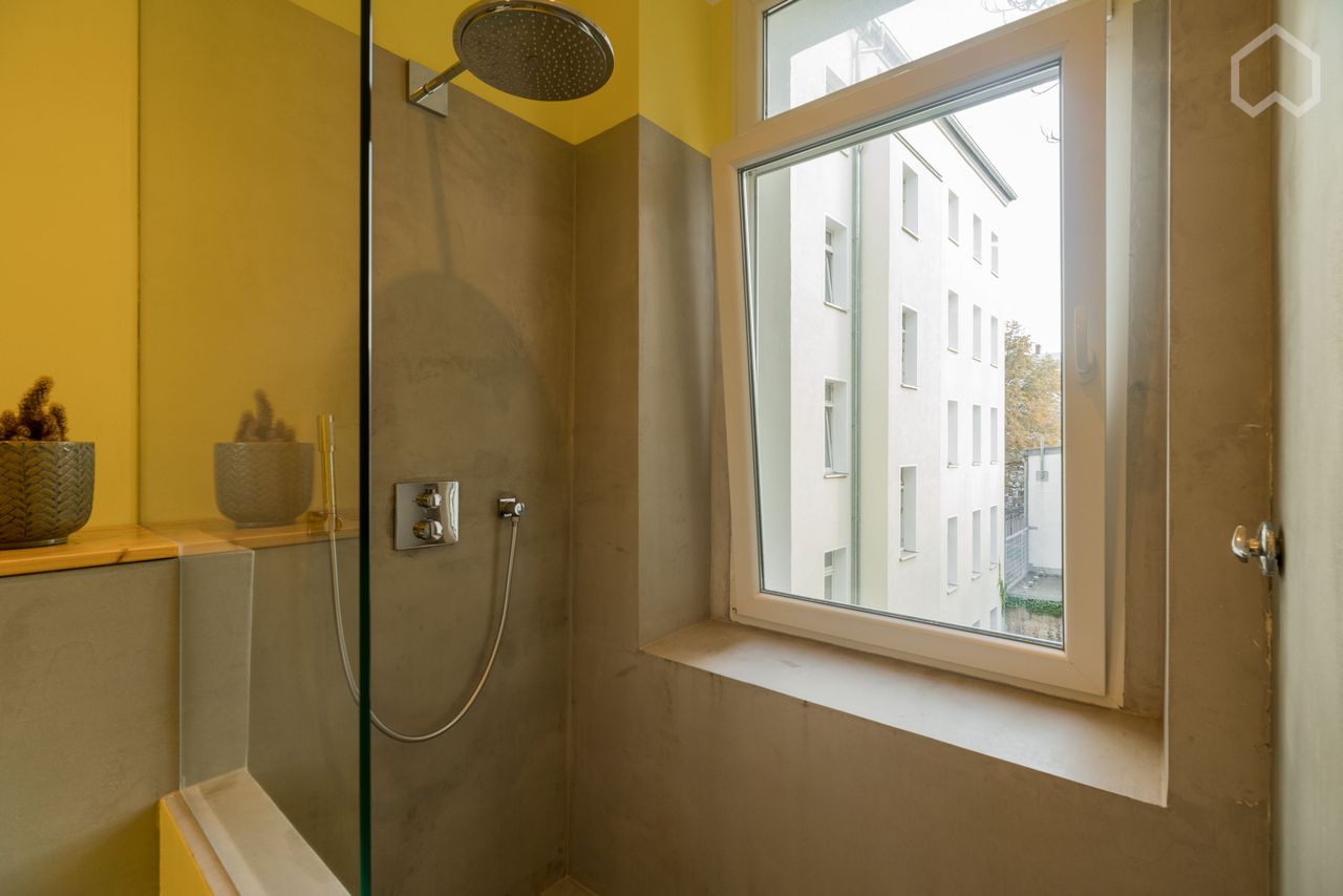 Renovated 3 room apartment (3 bedrooms) in Kreuzberg near Paul-Linke-Ufer