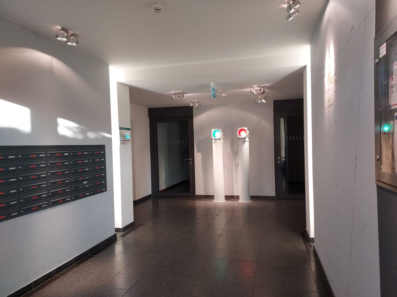Well-designed modern and bright 2-room flat in Dahlem (Metropolitan Gardens) near FU with sauna
