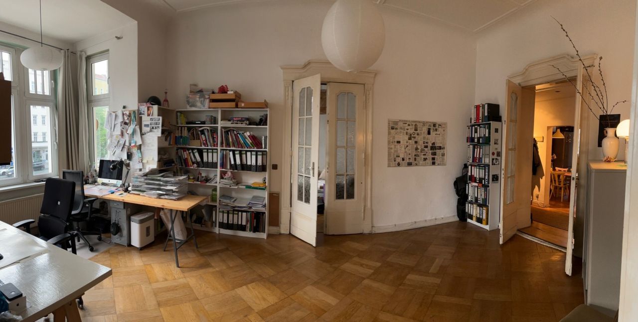 Bright, spacious old apartment in the heart of Prenzlauer Berg for sublet