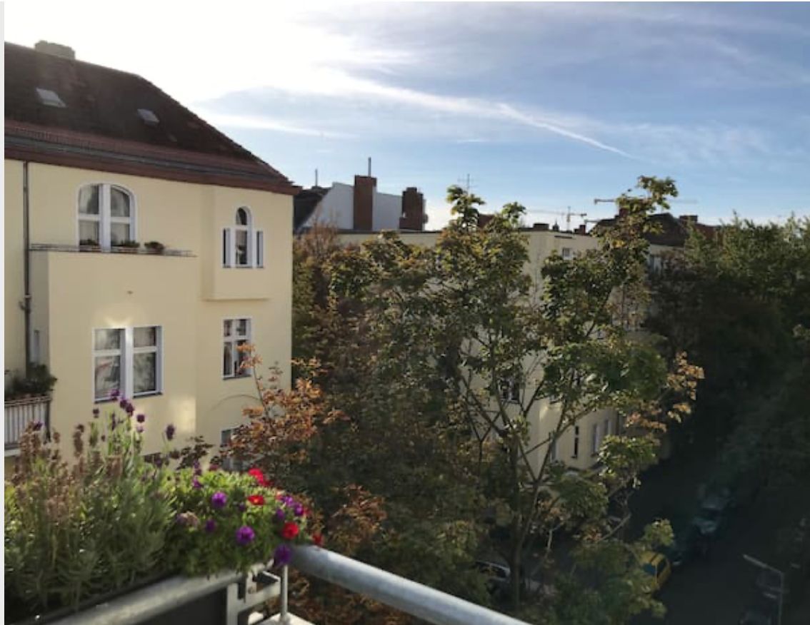 'Chloe' - Bright & charming three-room old building apartment with balcony in Schöneberg