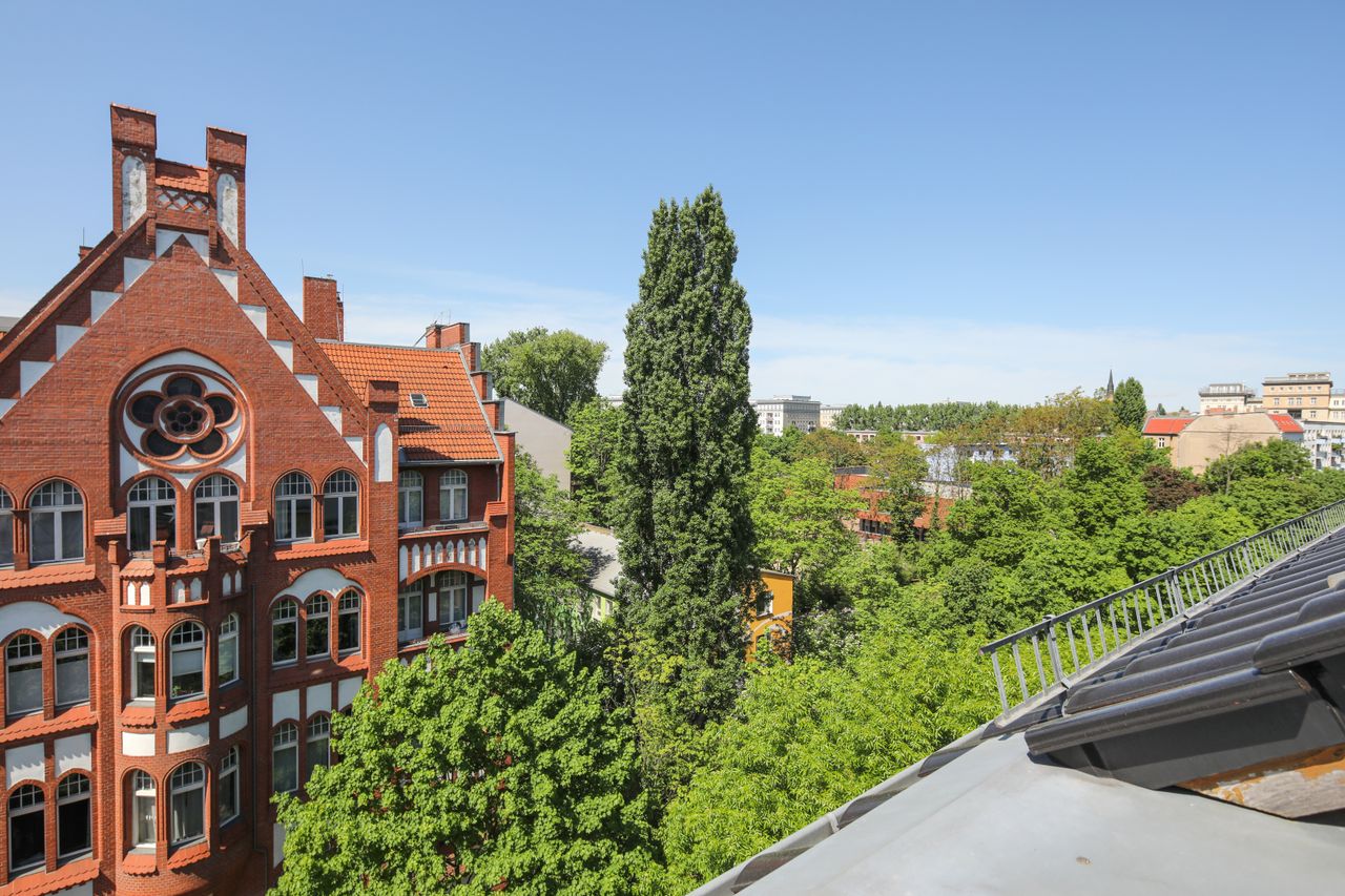 Gorgeous and wonderful 3 room Penthouse in Friedrichshain