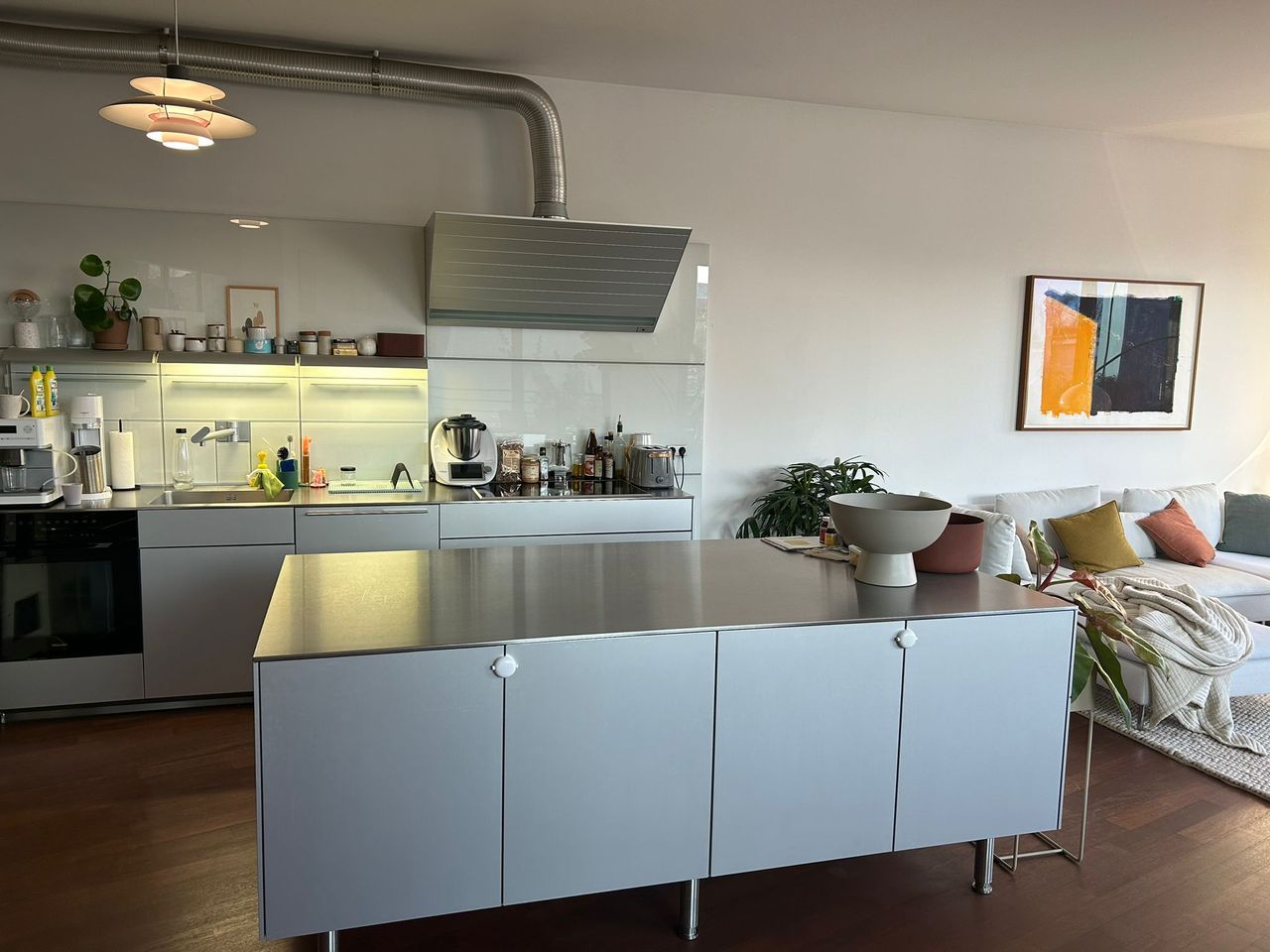 Impressive architect-designed flat with large balcony, just a minute's walk from the sandy beach in Rodenkirchen