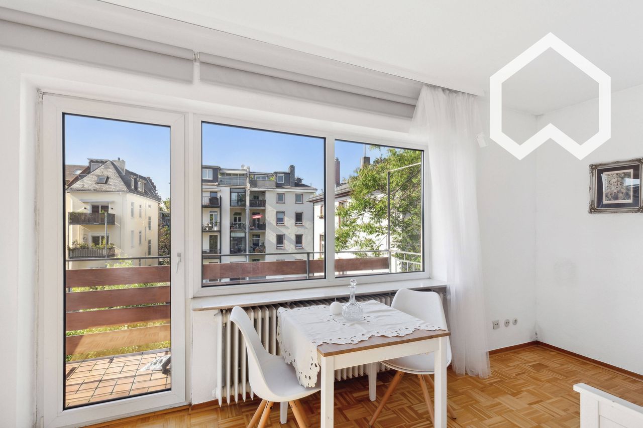 City Westend/Nordend Appartment with balcony wide city view - close to the opera banking financial district