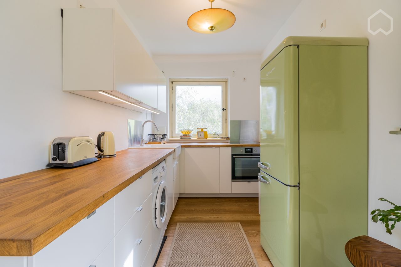 Mid-century flat with balcony in Wedding