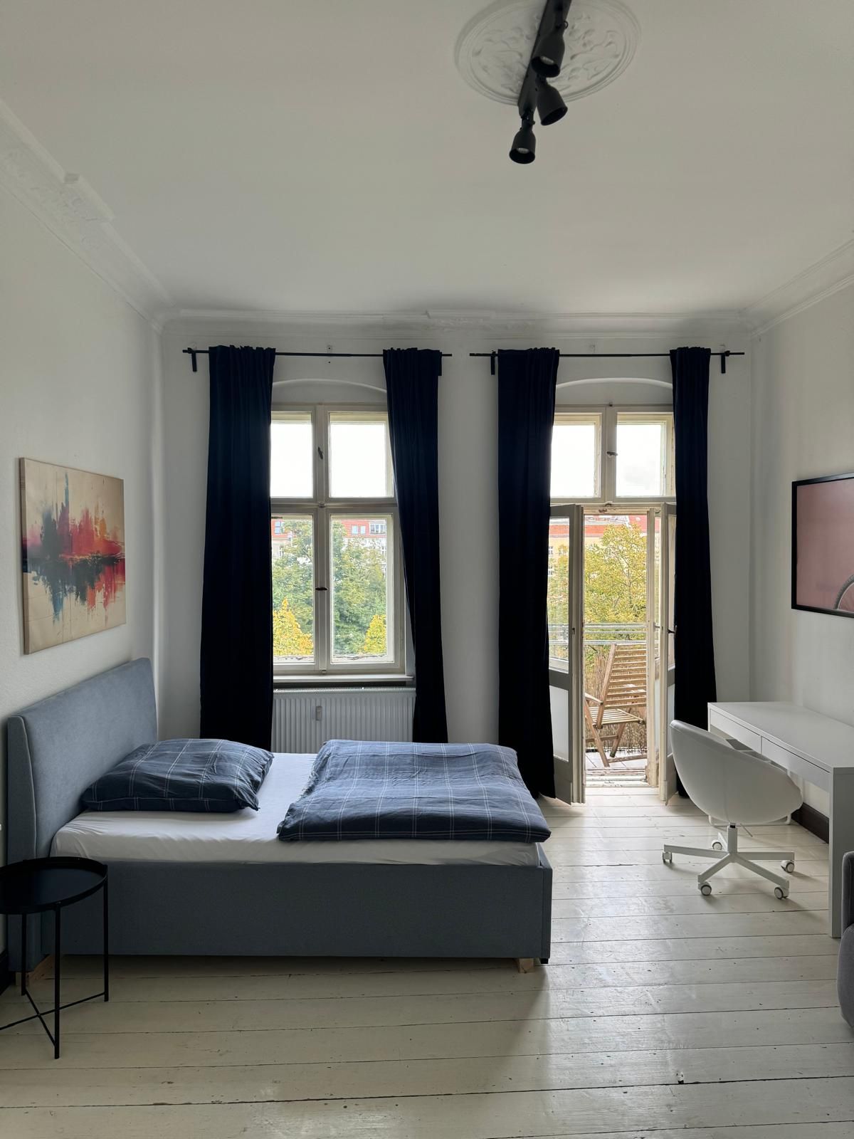 Stylist 4 bedroom Apartment in Berlin Friedrichshain