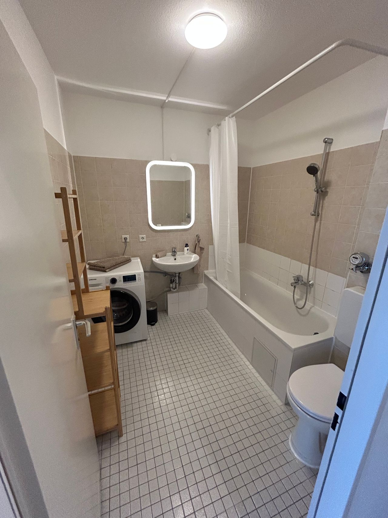 Stylish 3-Room Apartment with Charm in the Heart of Steglitz