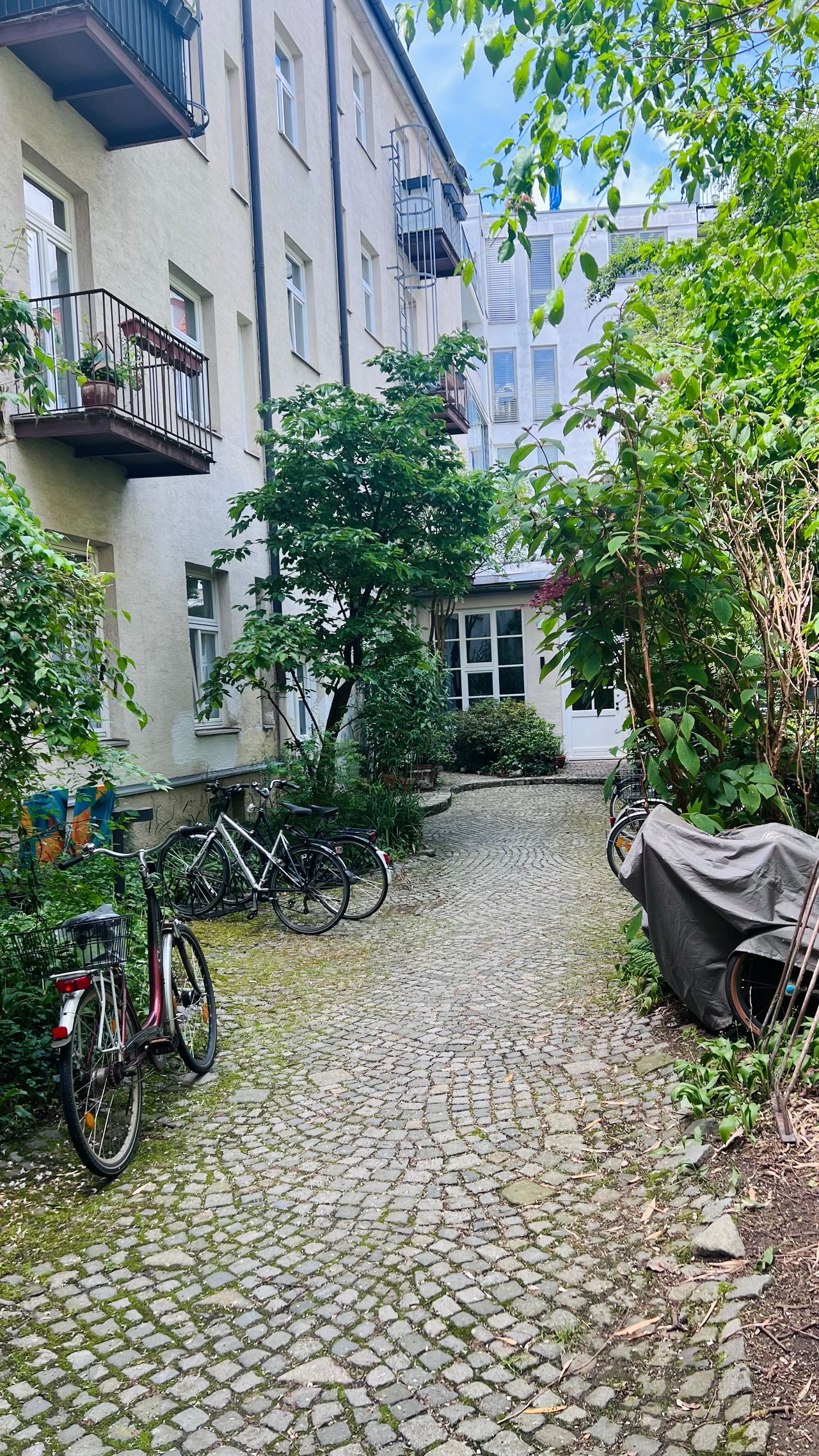 Beautiful, bright Maisonette apartment in Neuhausen-Nymphenburg