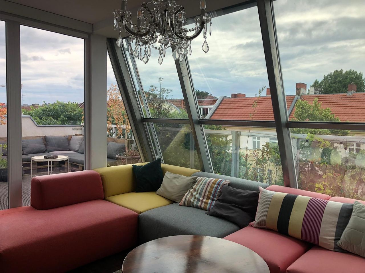 Beautiful top floor apartment in the popular Reuterkiez in Neukölln