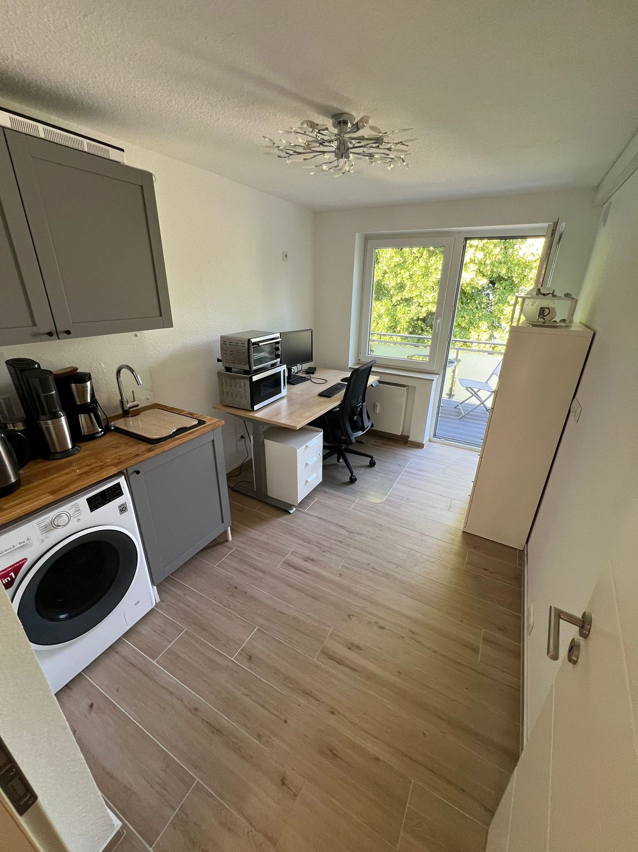 Modern Apartment in Duisburg with Balcony, Air Conditioning, and Green View – Fully Renovated in 2023