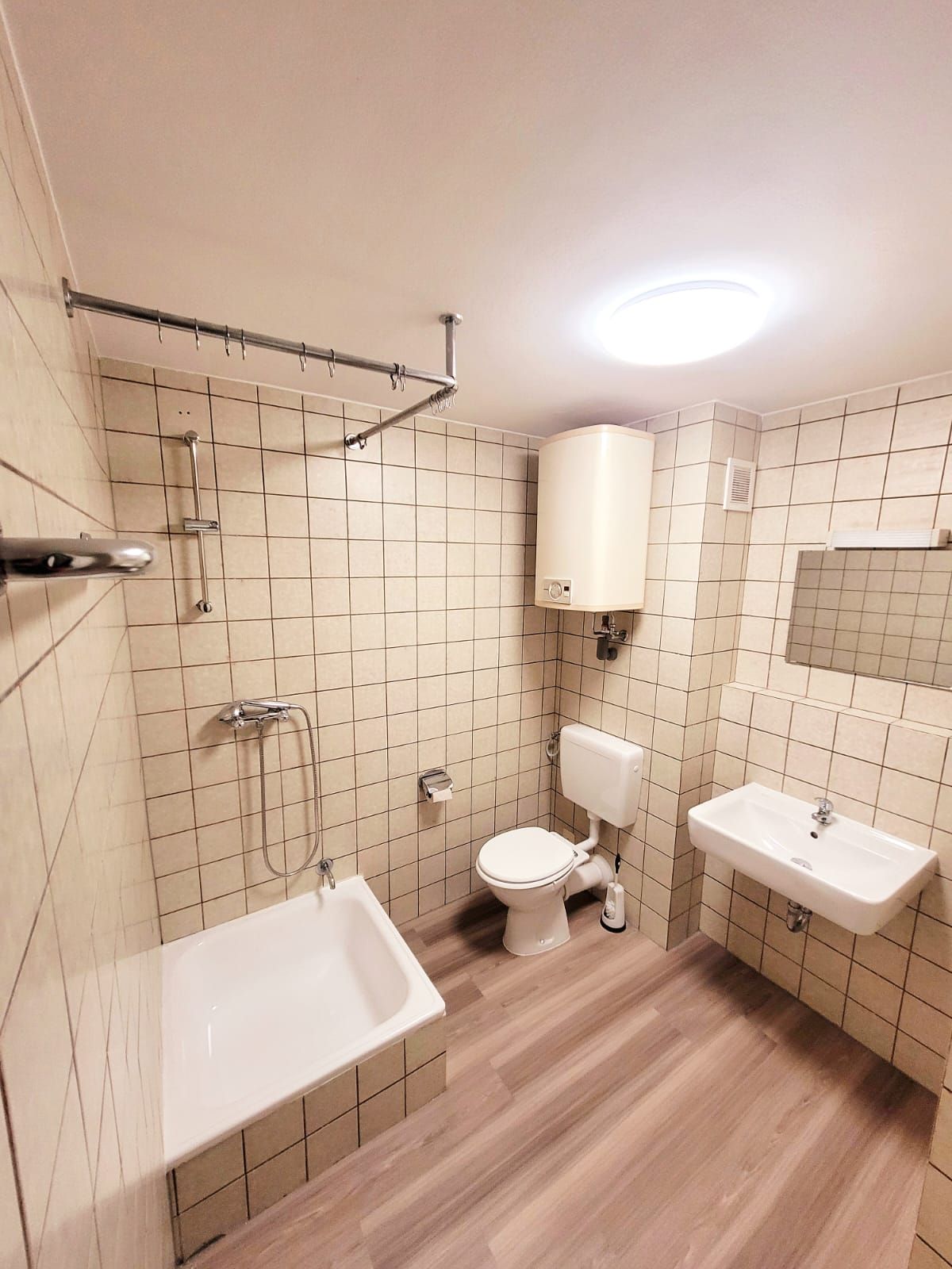 Furnished apartment in the center of Erlangen Wi-Fi, electricity, parking