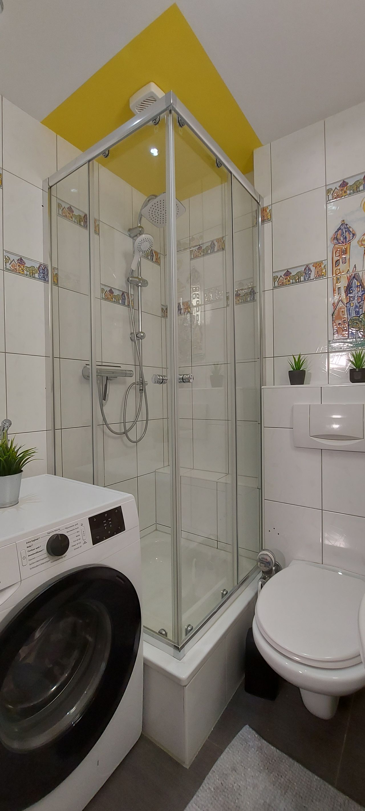 Spacious, cozy & glamorous. Bright apartment centrally located in Duisburg - with garage.