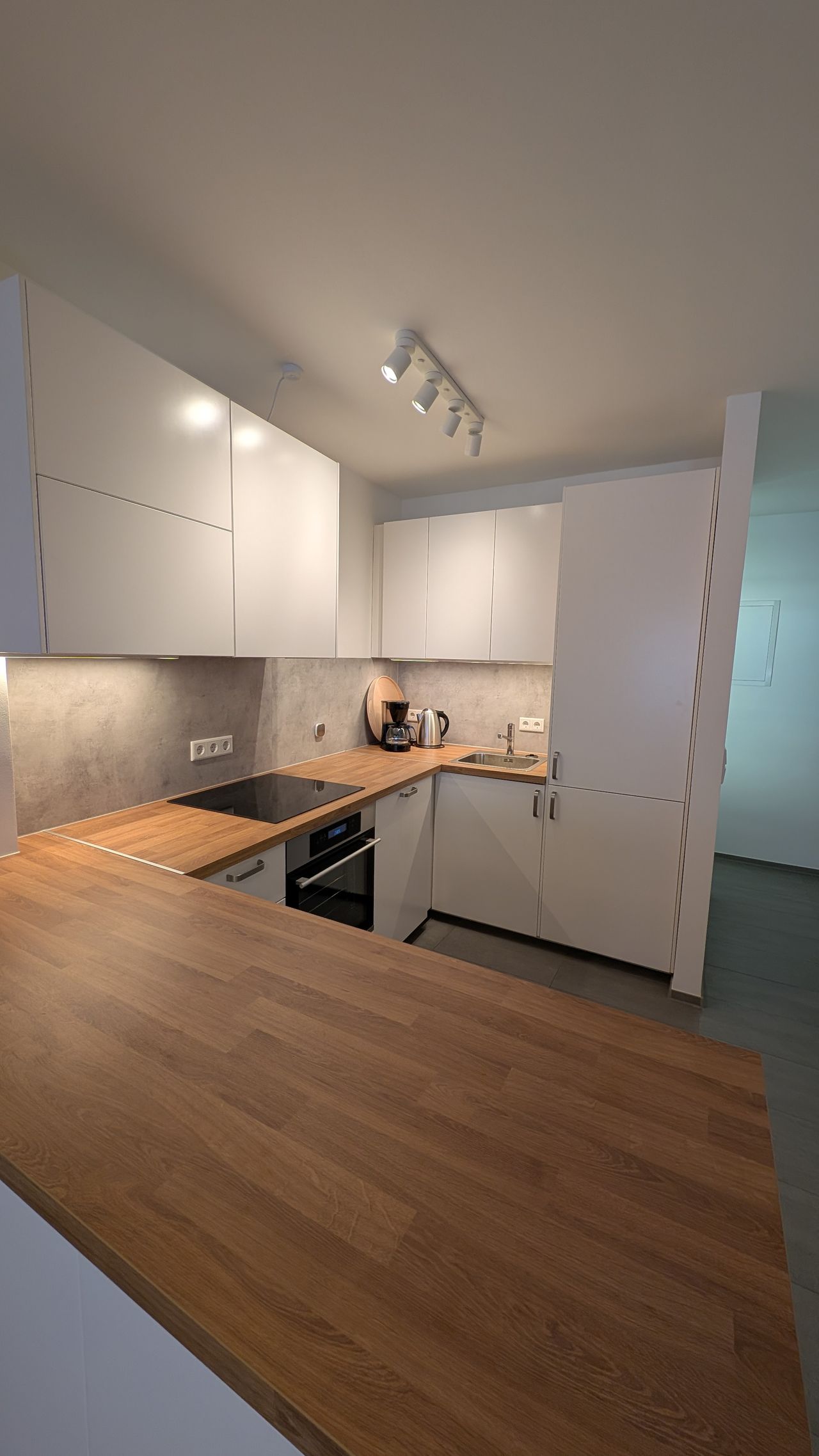 Exclusive Living in the Heart of Nuremberg: High-Quality Furnished 3-Room Apartment – First Occupancy