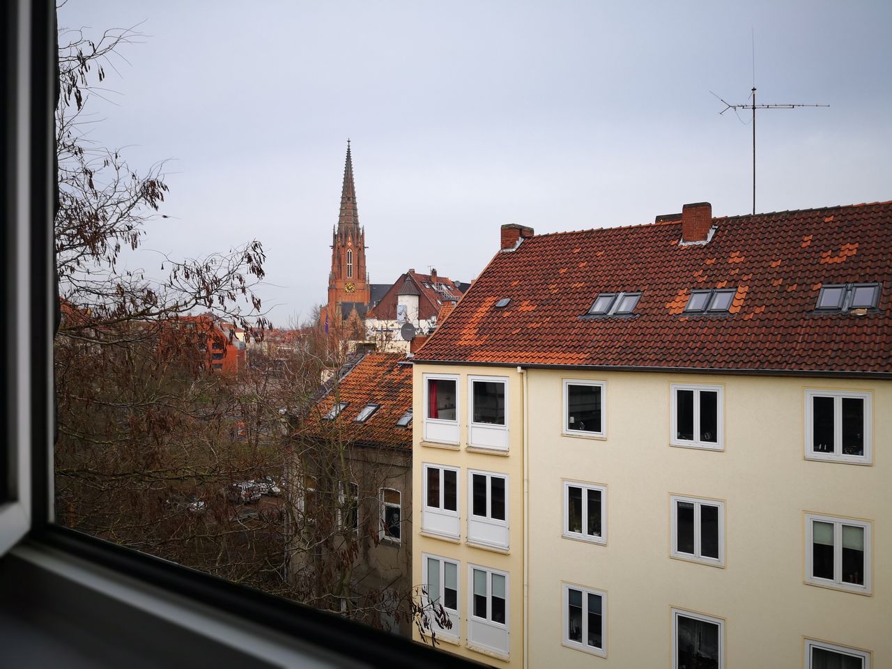 center, bright and quiet furnished DG-apartment between Steintor and university