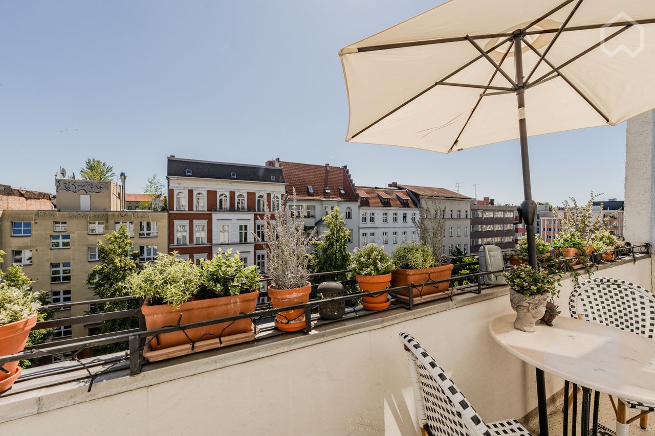 Altbau Meets Design: Serviced Apartment with 95 sqm of Style & Comfort in Berlin-Schöneberg