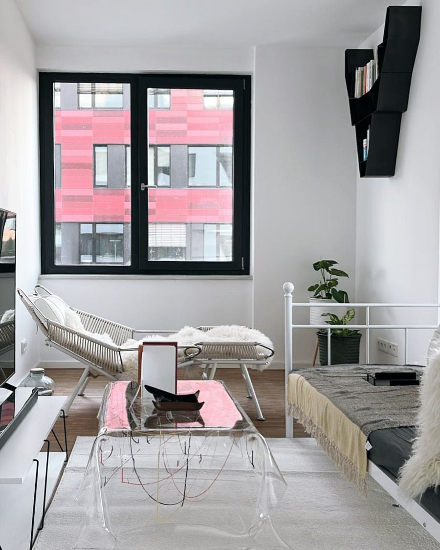 Fashionable, charming home - great view!