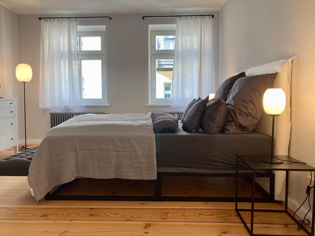 Stylish 3-room retreat with sunny balcony in Prenzlauer Berg