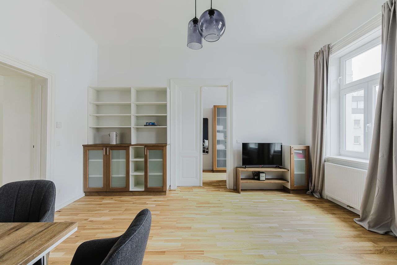 1 BR | Landstraße, w/d, full kitchen