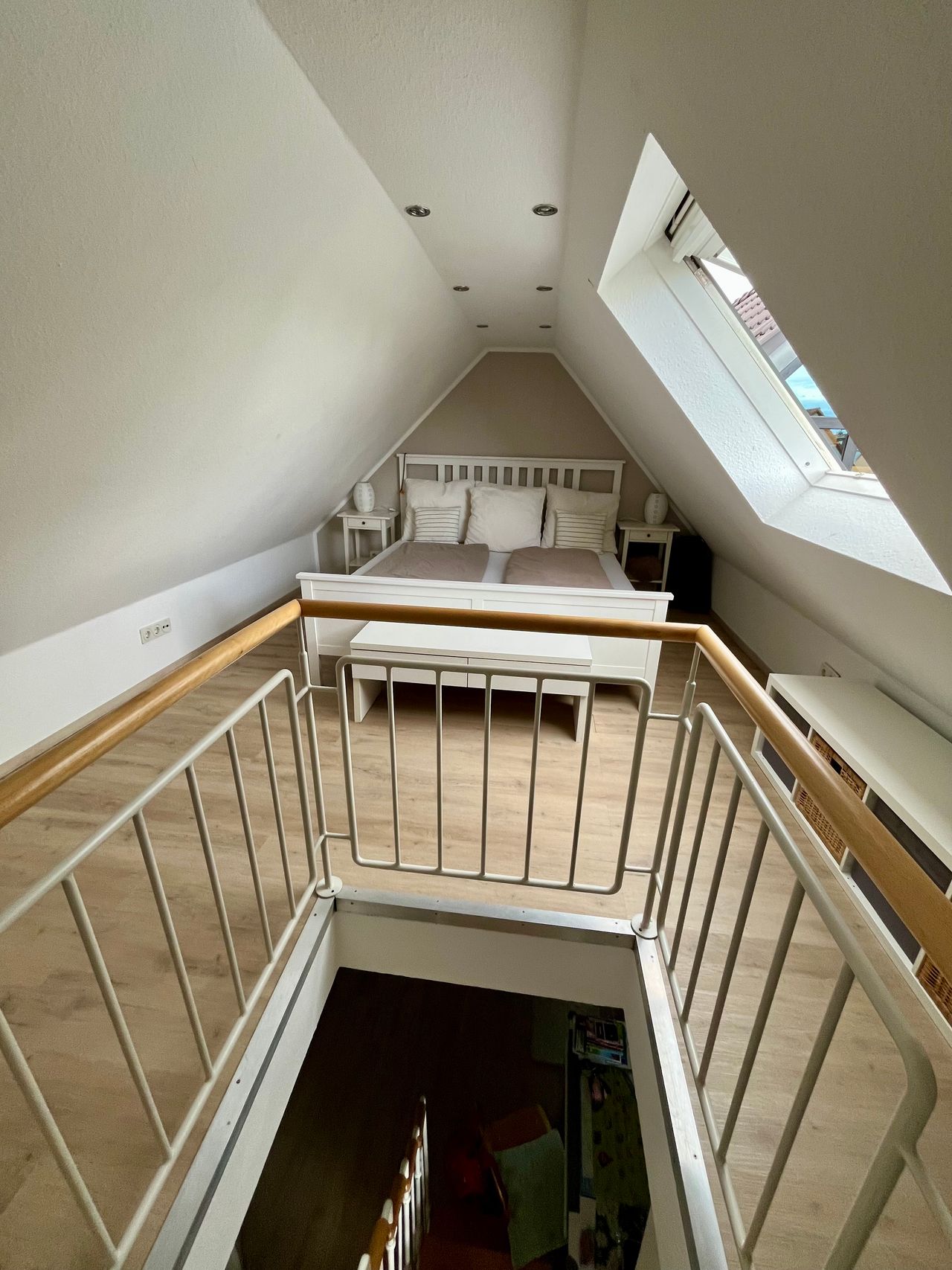 Modern, bright 3-room house (90 m²) with garden in a quiet location for temporary subletting