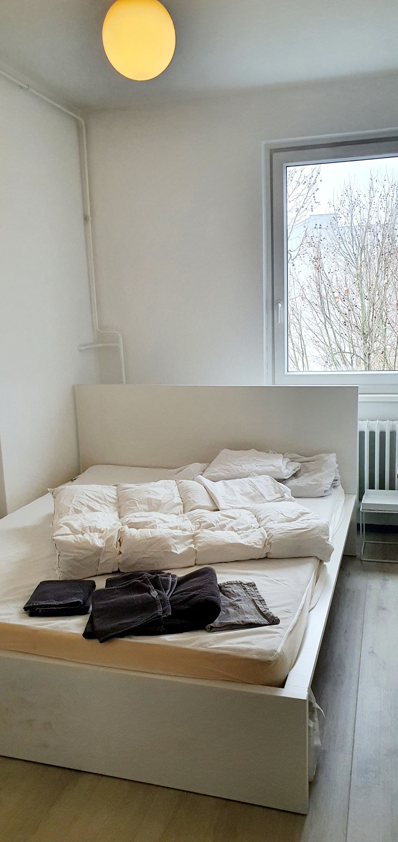 schöne 2 Zimmer Wohnung mit Balkon im Schöneberger Kiez Winterfeldtplatz möbliert!