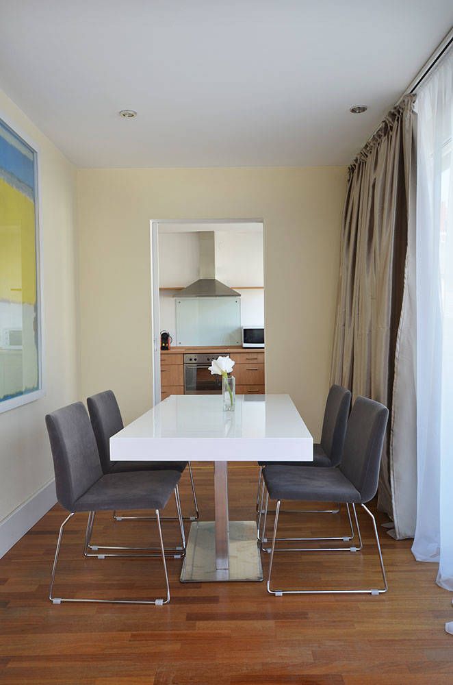 Luxury furnished and spacious serviced apartment for up to 4 persons in Frankfurt near Main Tower
