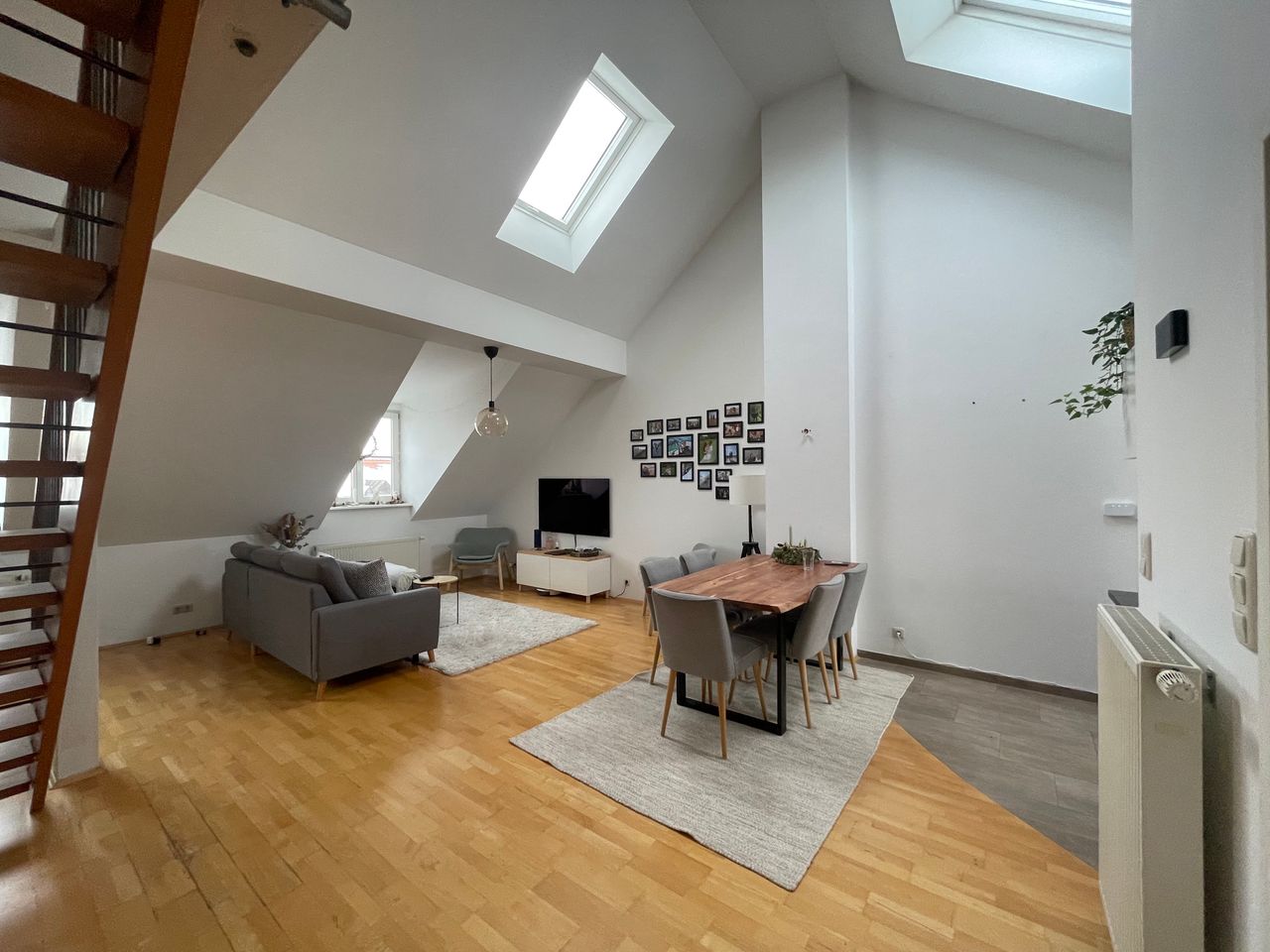 Exclusive Duplex Apartment with Modern Amenities in the Heart of Munich for Temporary Stay