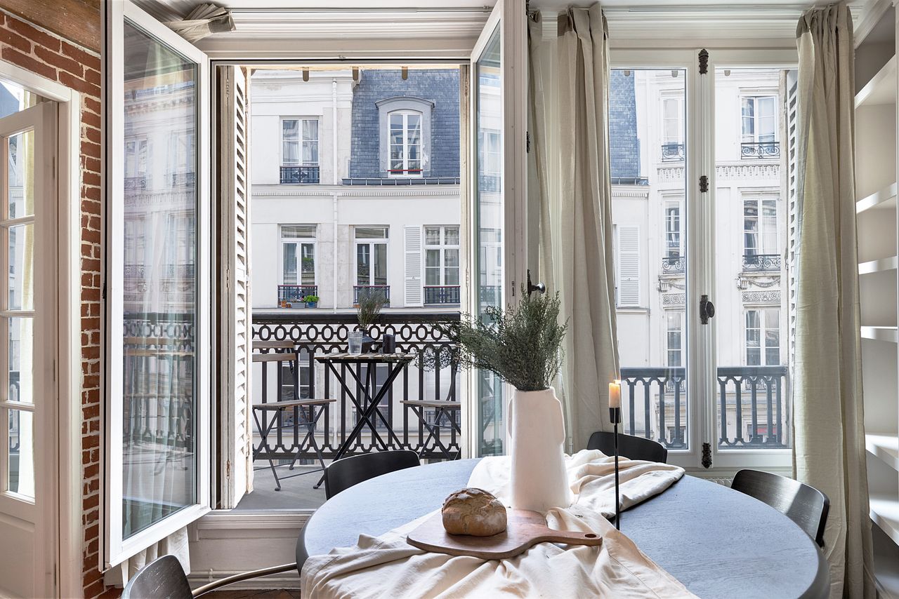 1 bedroom and balcony in Les Halles