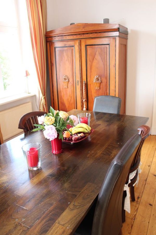 Spacious and charming centrally located Altbau apartment