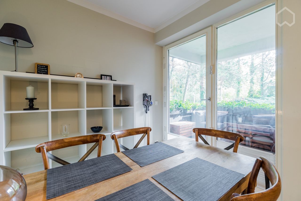 Elegant and cozy appartment in one of Berlin's nicest neighbourhood with view on a park